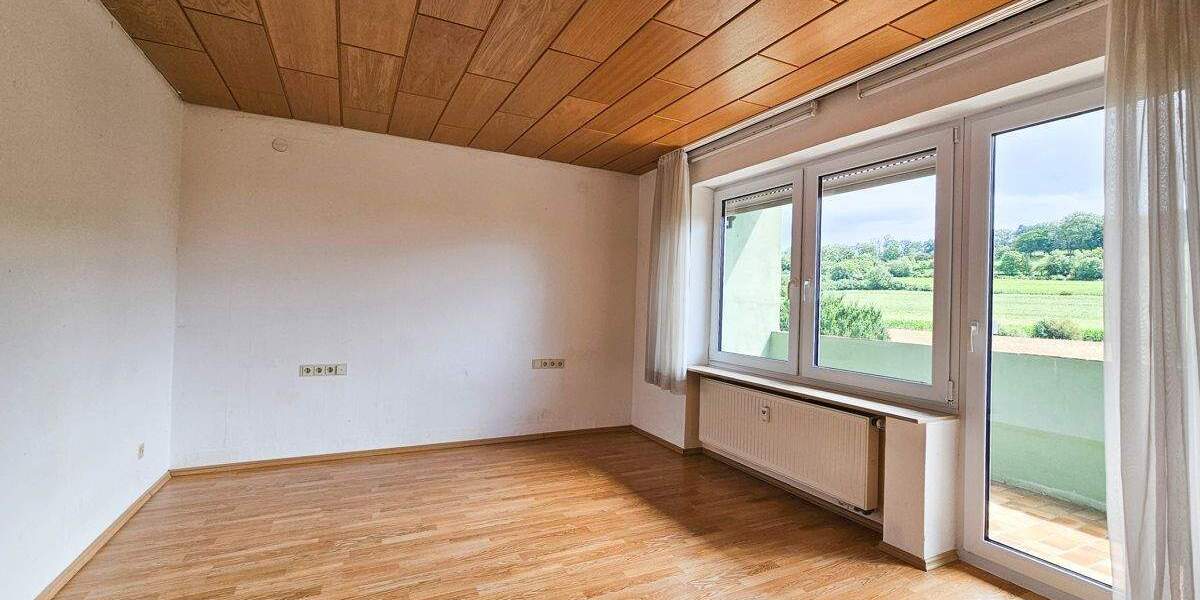 Wohnhaus mit drei Wohnungen, Doppelgarage und mehrere Stellplätze 1 zimmer