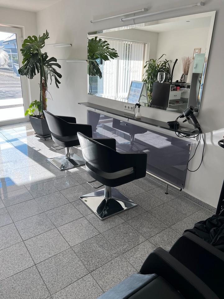 Friseurplatz Stuhlmiete in Salon selbstständige Arbeit 550€