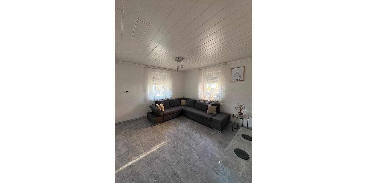 Teils möblierte Doppelhaushälfte mitten in der Stadt (4xZimmer) 4 zimmer