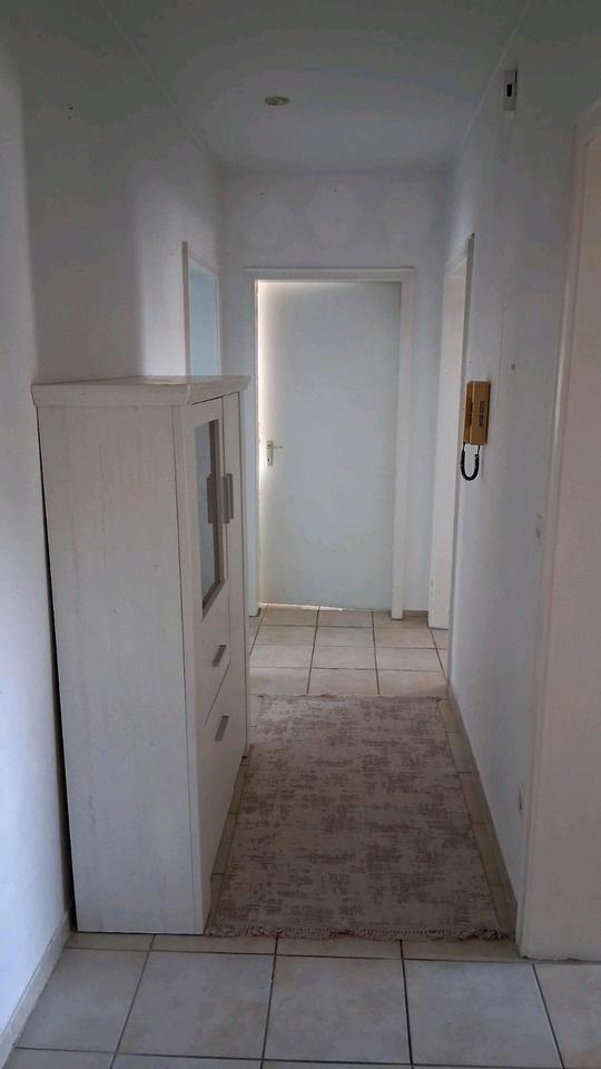 Schöne 4 Zimmer Wohnung mit großem Balkon