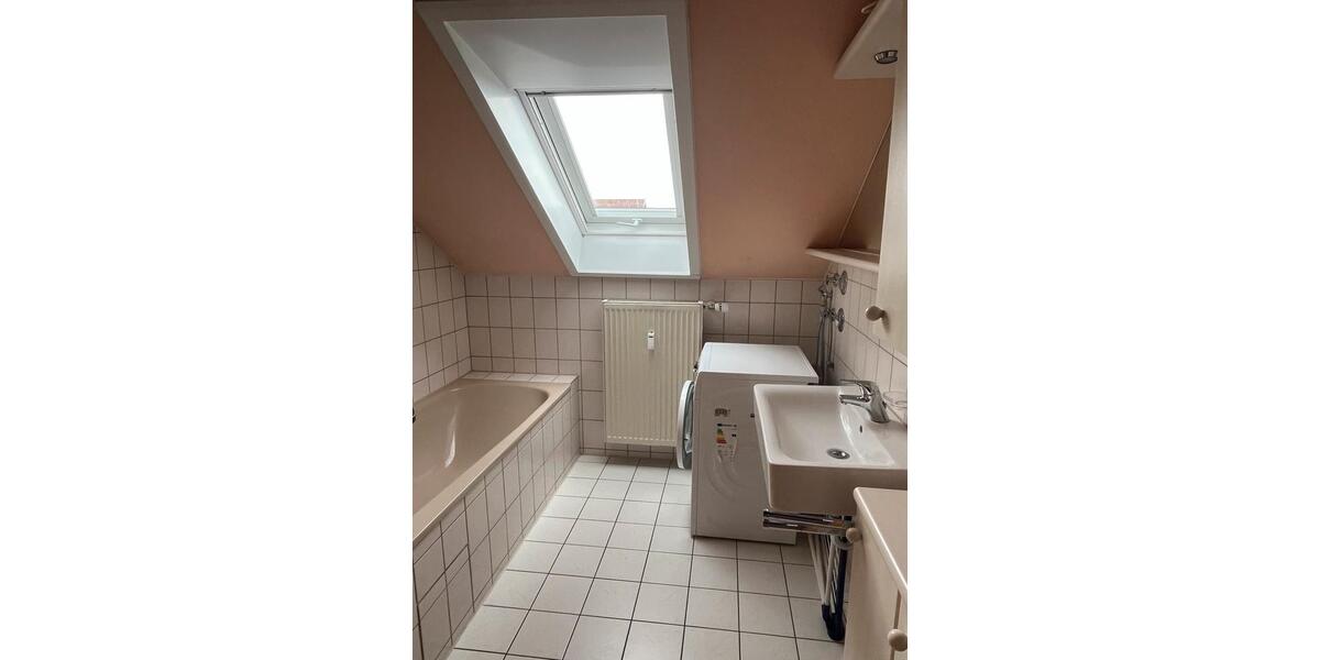 Dachgeschoßwohnung Neu-Ulm Burlafingen - 3 Zimmer, 71 m&sup2;, 1.100&euro; | Angebot:26152888
