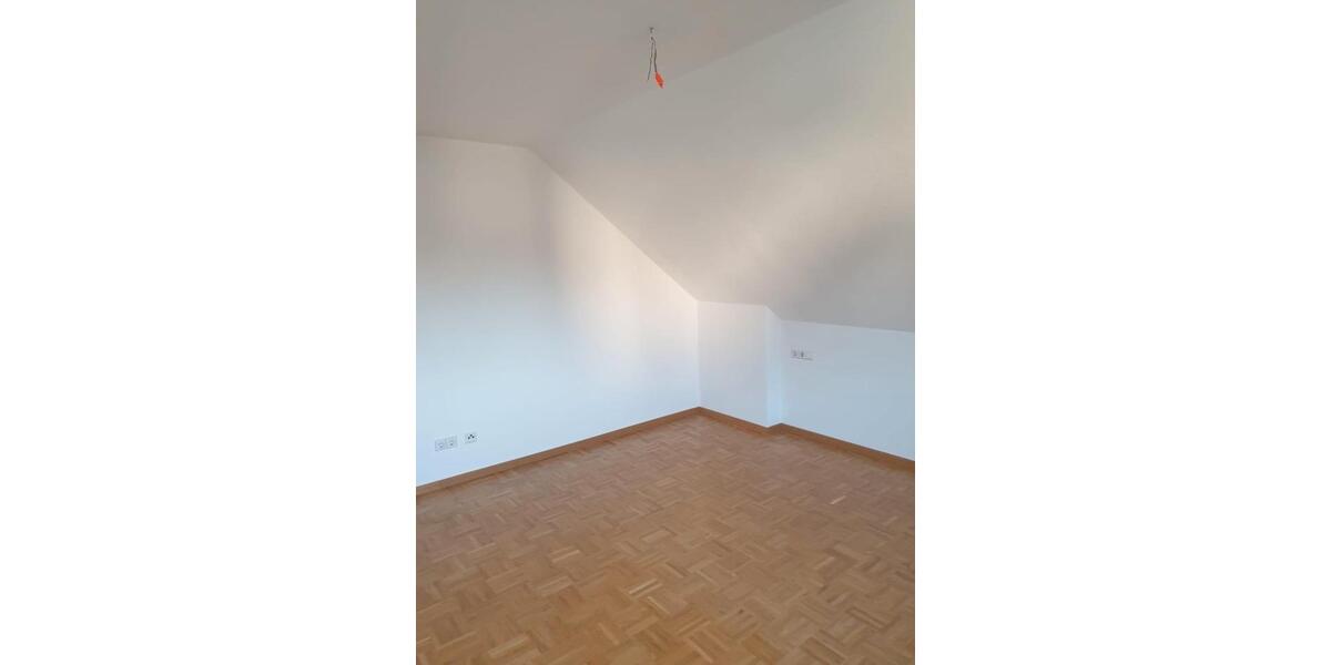 Dachgeschoßwohnung Neu-Ulm Burlafingen - 4 Zimmer, 97 m&sup2;, 1.300&euro; | Angebot:26674785