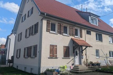 3Familienwohnhaus mit 2Garagen und angrenzender Scheune zimmer