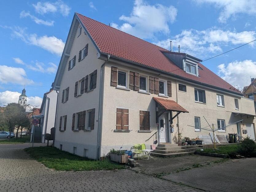 3Familienwohnhaus mit 2Garagen und angrenzender Scheune zimmer