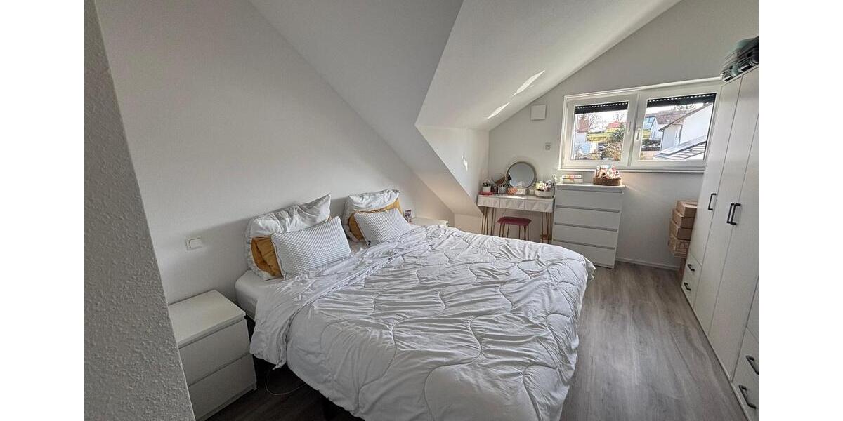 Dachgeschoßwohnung Laichingen - 4 Zimmer, 95 m&sup2;, 1.150&euro; | Angebot:26662138