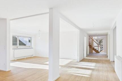 Erstbezug nach Kernsanierung wunderschöne Maisonette-Wohnung im 7 zimmer