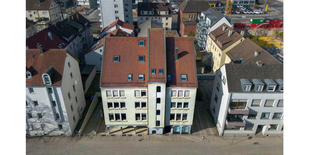 Physiotherapie-Praxis - im Erdgeschoss - mitten in Ulm - inkl. 3 Parkplätze 6 zimmer