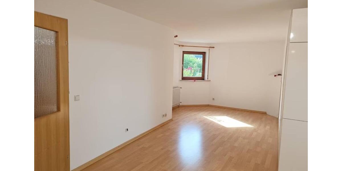 Schöne 2-Zimmer Wohnung mit modernem Bad, Einbauküche, Stellplatz 2 zimmer