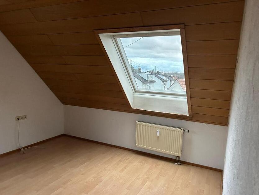 2 Zimmer Dachgeschoss Wohnung zu vermieten