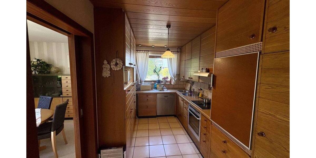 PROVISIONSFREI: Charaktervolles Haus auf großem Grund in familienfreundlicher Lage (Erbbaurecht) 7 zimmer