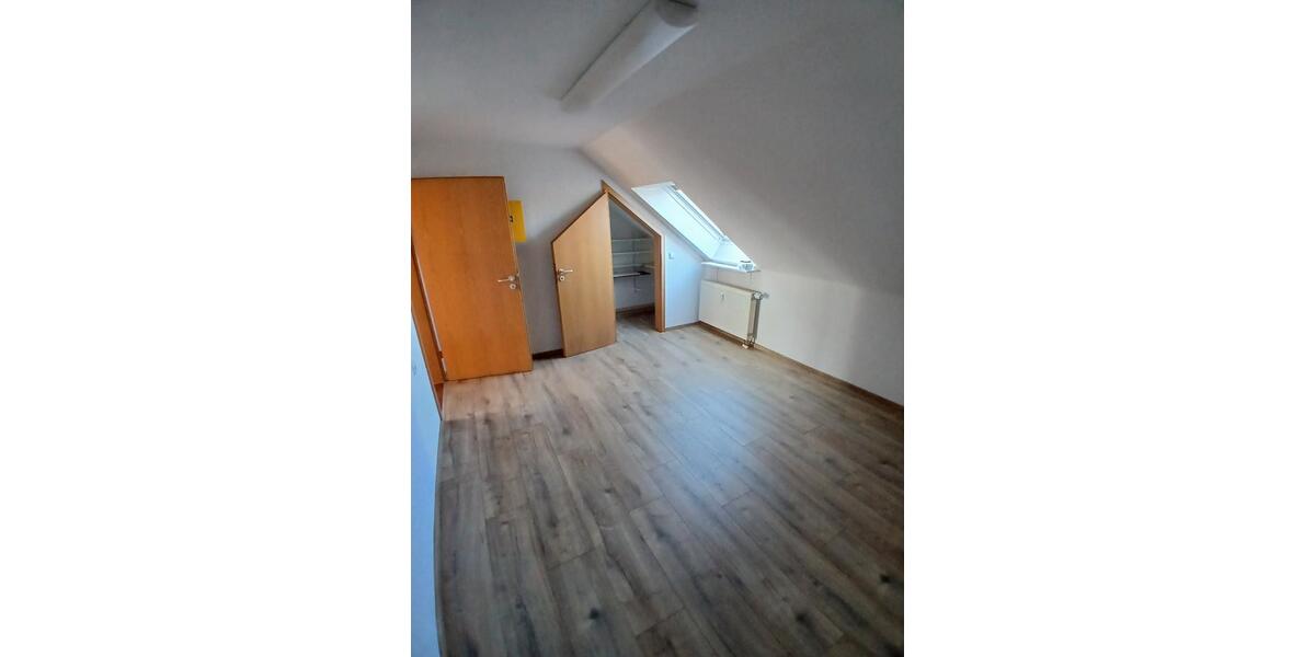 Dachgeschoßwohnung Elchingen Oberelchingen - 2.5 Zimmer, 78 m&sup2;, 1.400&euro; | Angebot:26284496