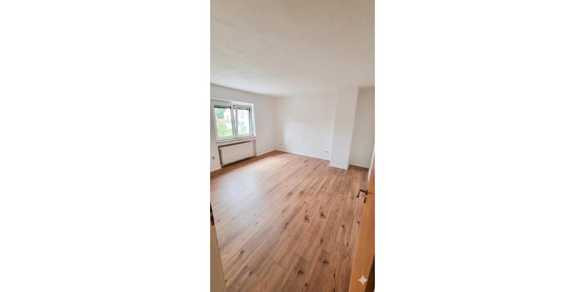 Etagenwohnung Holzheim - 3 Zimmer, 90 m&sup2;, 1.100&euro; | Angebot:26247646