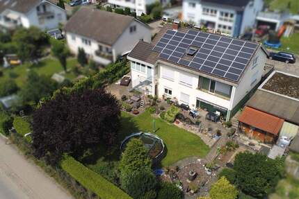 Wohnhaus mit drei Wohnungen, Doppelgarage und mehrere Stellplätze 1 zimmer