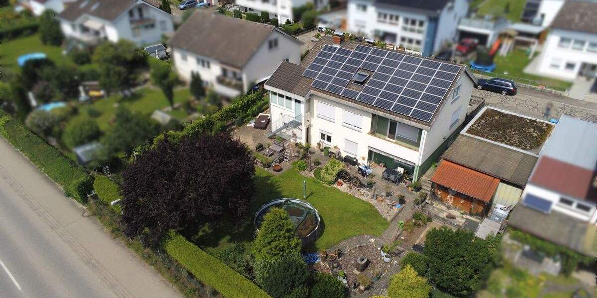 Wohnhaus mit drei Wohnungen, Doppelgarage und mehrere Stellplätze 1 zimmer