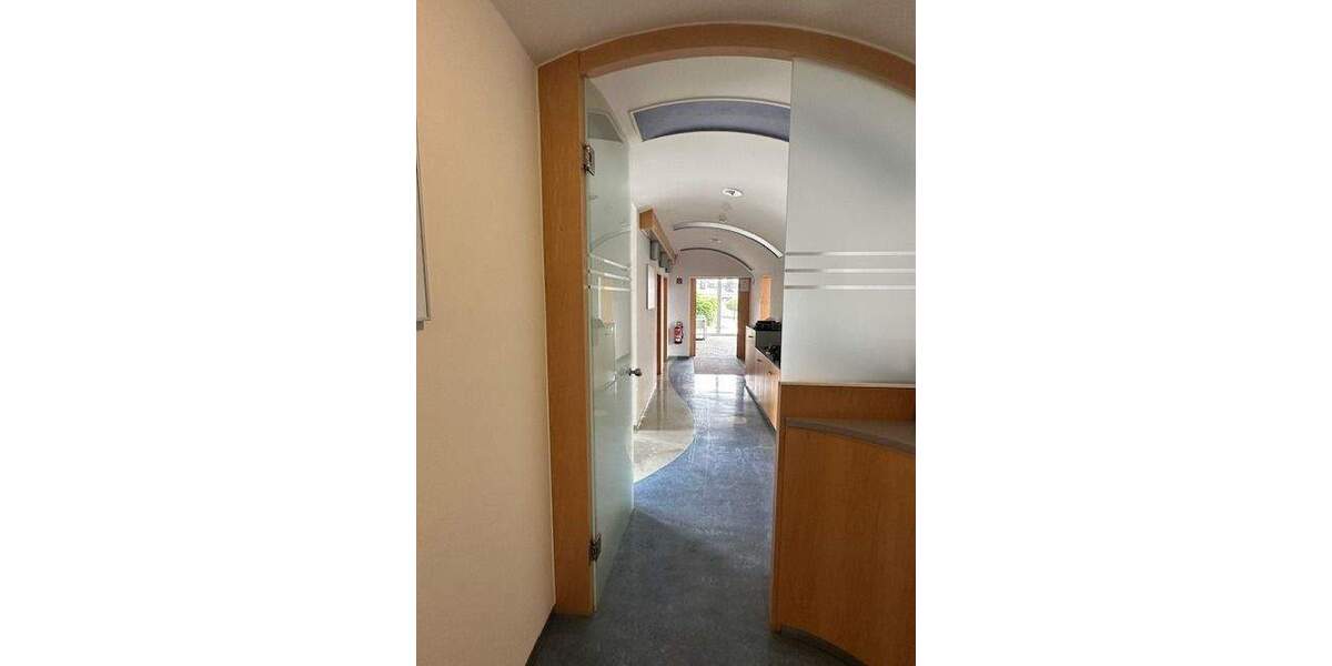 8 Zimmer mit ca. 267m² 8 zimmer