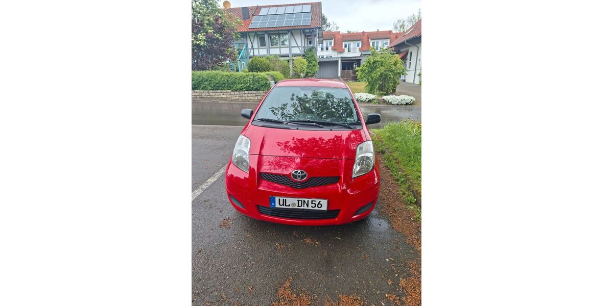 Toyota Yaris 182.000 km 2.999 &euro; Laichingen 89150