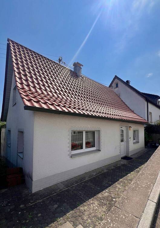 Gemütliches Einfamilienhaus mit schönem Garten in top Lage