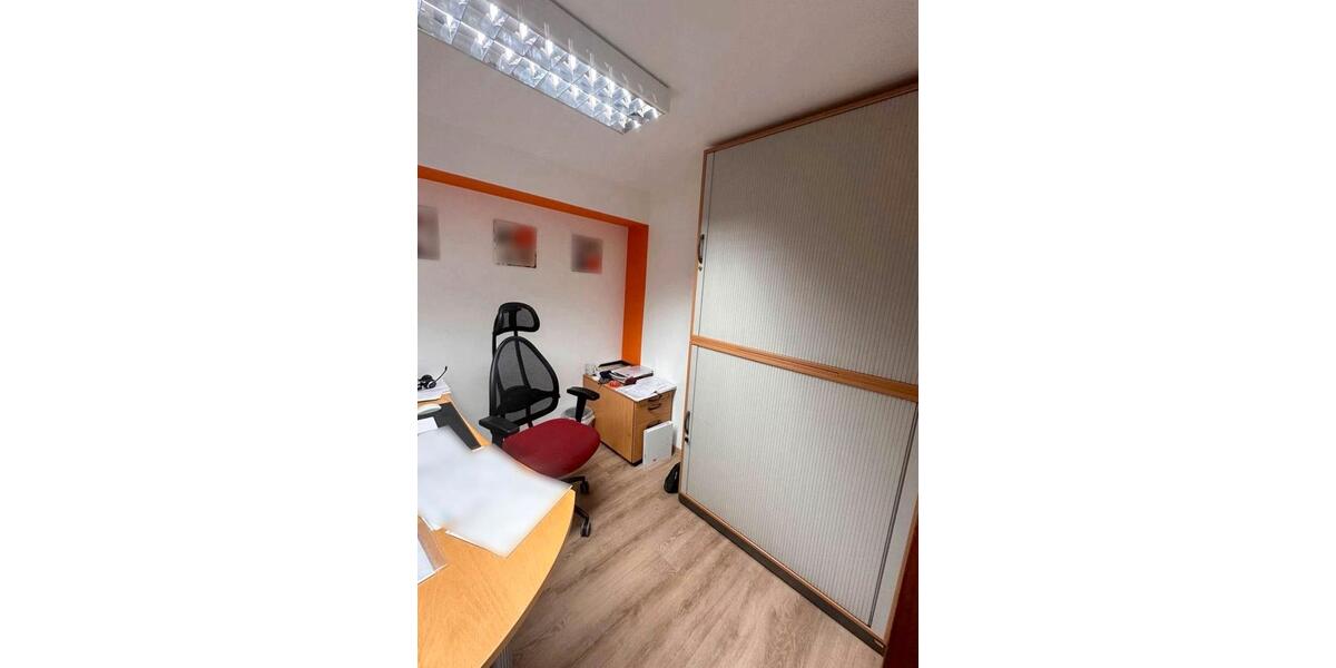 Gepflegte, helle BüroräumePraxis in Amstetten zimmer