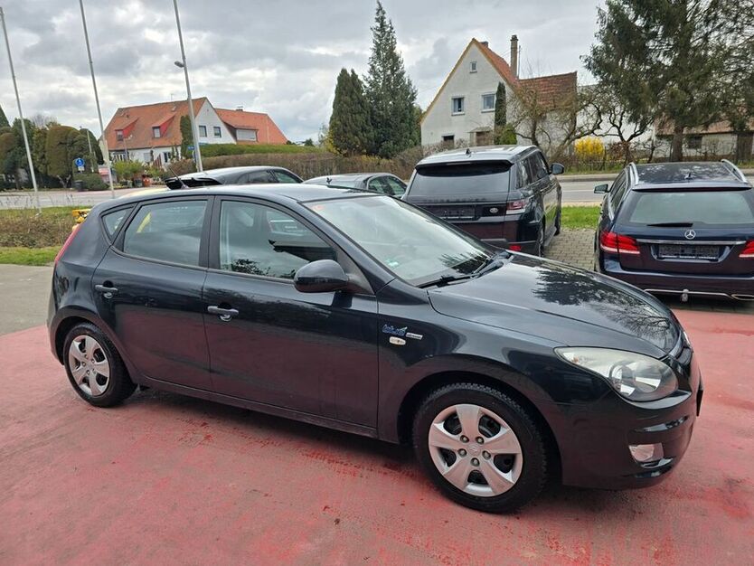 i30