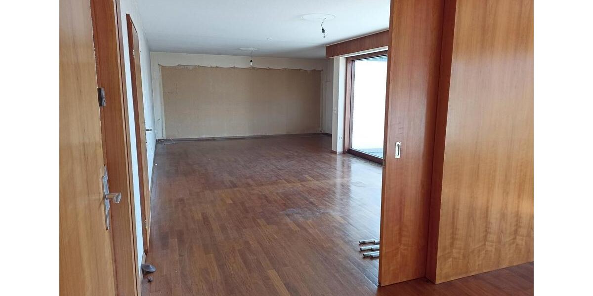 Dachgeschoßwohnung Ulm Obertalfingen - 4 Zimmer, 120 m&sup2;, 1.850&euro; | Angebot:26698304