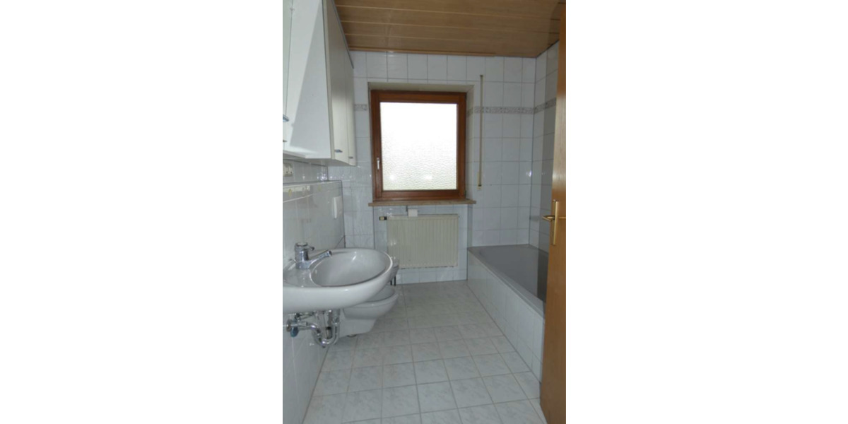 Erdgeschoßwohnung Langenau - 3 Zimmer, 110 m&sup2;, 1.300&euro; | Angebot:25414410