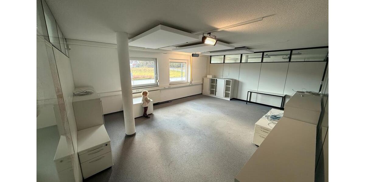 Gewerbeflächen Büros Ausstellungsflächen in Urspring an B10 zimmer