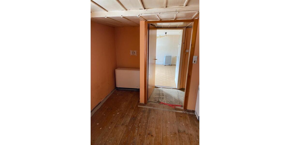 Einfamilienhaus Laichingen - 8 Zimmer, 122 m&sup2;, 140.000&euro; | Angebot:25935167