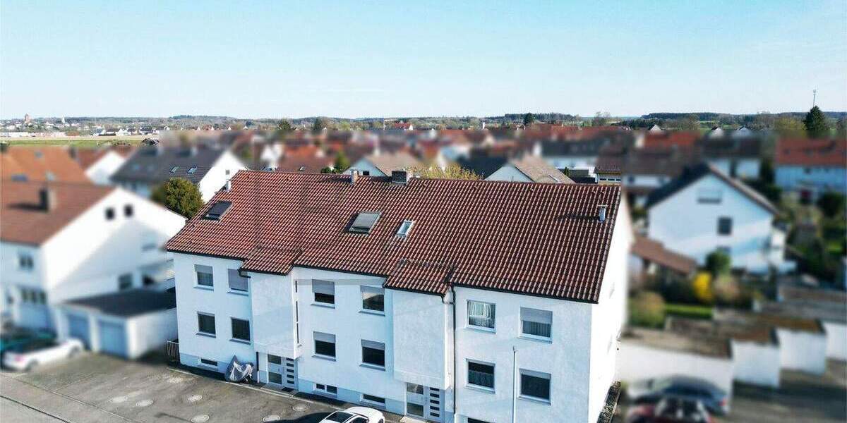 Ideal für Pendler: Ruhige 2,5-Zimmer-DG-Wohnung in Staig - nahe A7, mit neuer Küche & Dachterrasse 2 zimmer