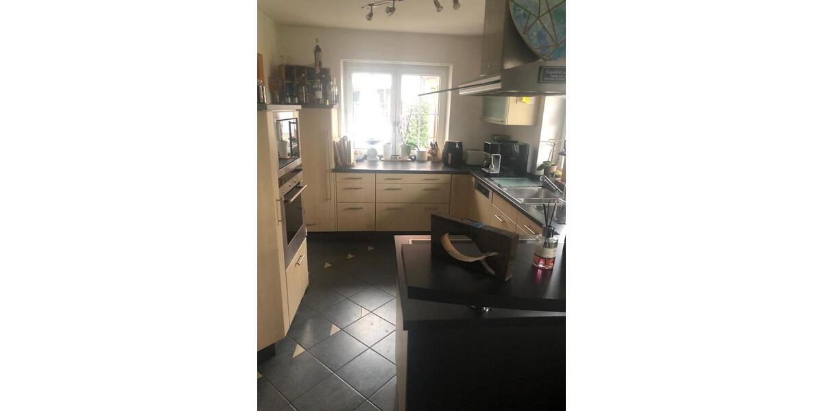 Einfamilienhaus Buch - 6 Zimmer, 183 m&sup2;, 2.200&euro; | Angebot:25098097