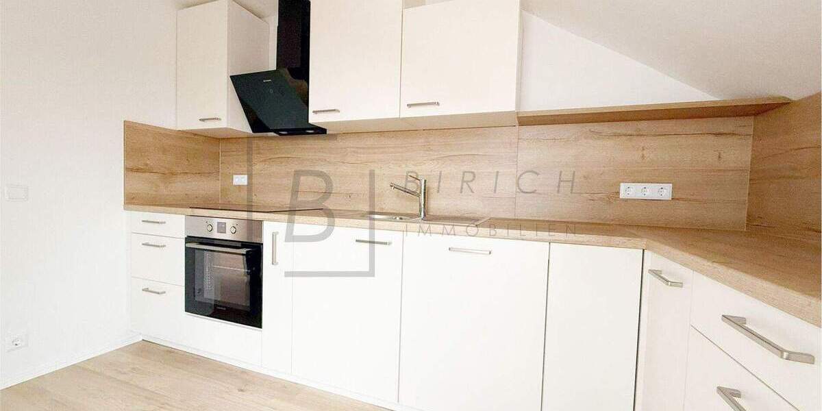 Ideal für Pendler: Ruhige 2,5-Zimmer-DG-Wohnung in Staig - nahe A7, mit neuer Küche & Dachterrasse 2 zimmer