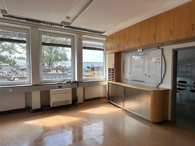 17 Büro´s mit ca. 750 m² auf 3 Geschoßflächen 1 zimmer