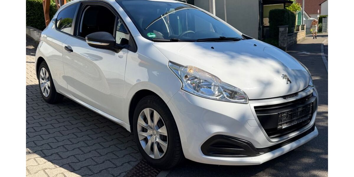 Peugeot 208 101.000 km 2.490 &euro; Elchingen 89275