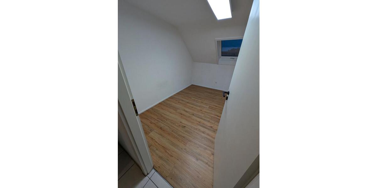 Dachgeschoßwohnung Laichingen - 3.5 Zimmer, 81 m&sup2;, 1.300&euro; | Angebot:26262611