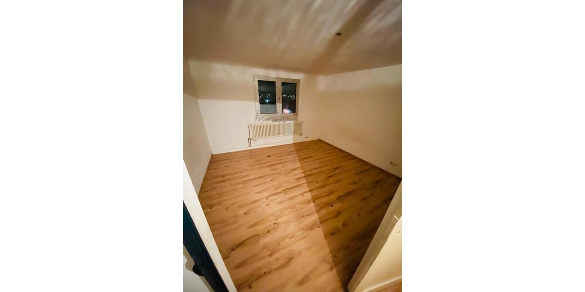 Büroraum in 2er Bürogemeinschaft mit gemeinsamer Küche und WC zimmer