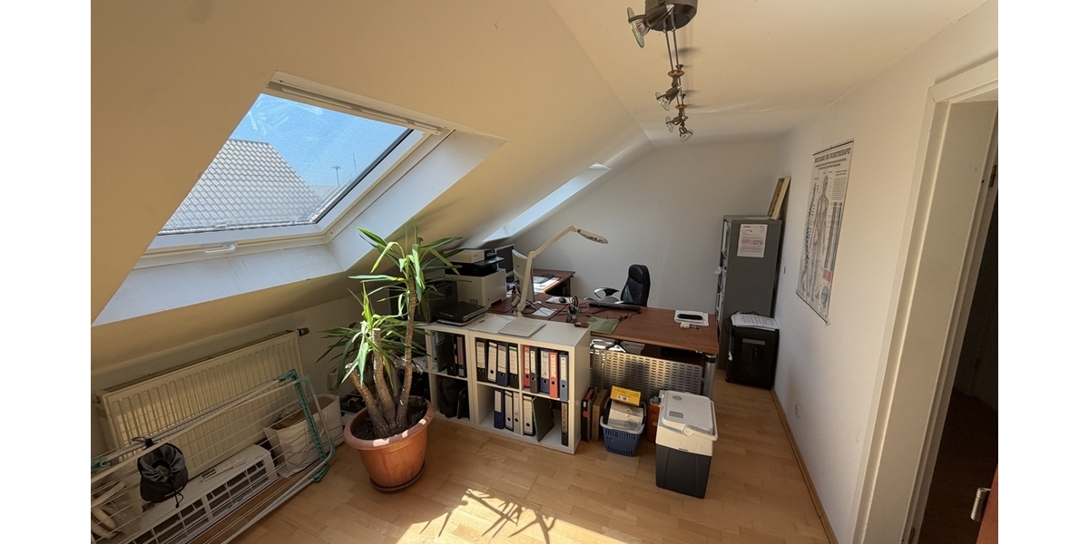 Wohnen mit Blick auf das Brenzer Schloss - Großzügige 4-Zimmer Wohnung mit Dachterrasse in Sontheim - Dachgeschoßwohnung Sontheim an der Brenz | Angebot:27097054