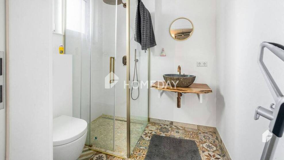 Modernes Mehrfamilienhaus in Hanglage - Traumhaftes Wohnen mit Pool, Garten und Dachterrasse