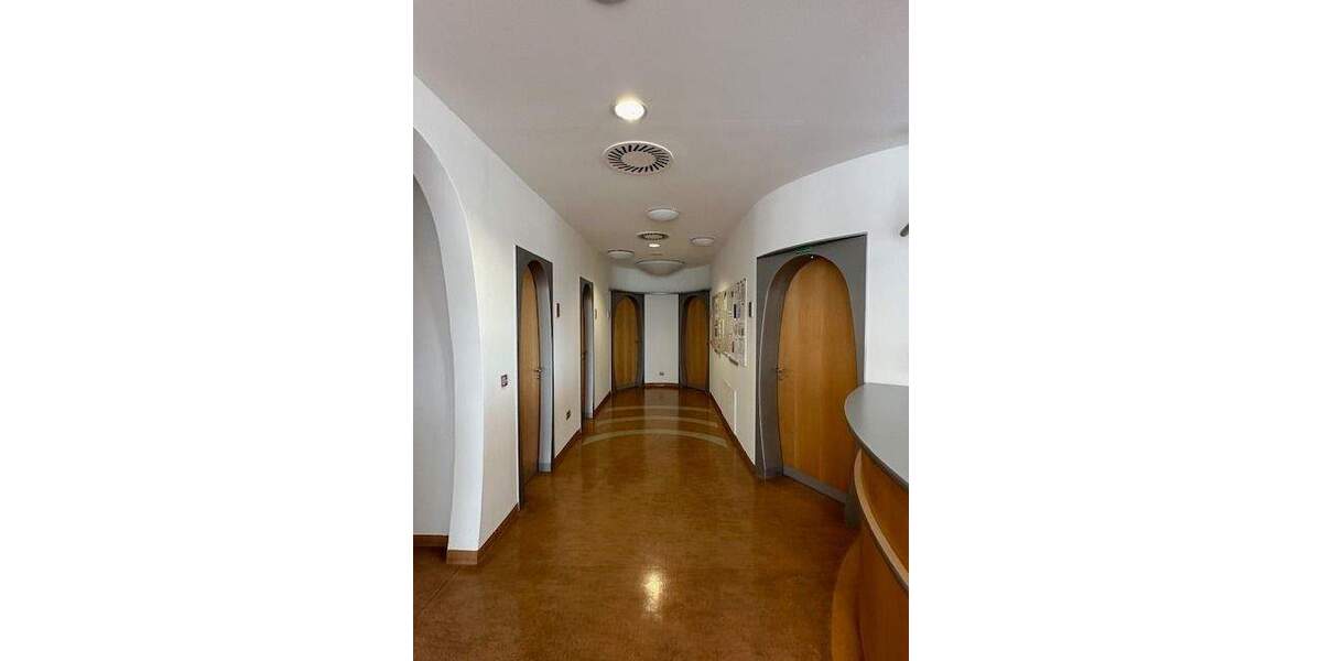 8 Zimmer mit ca. 267m² 8 zimmer