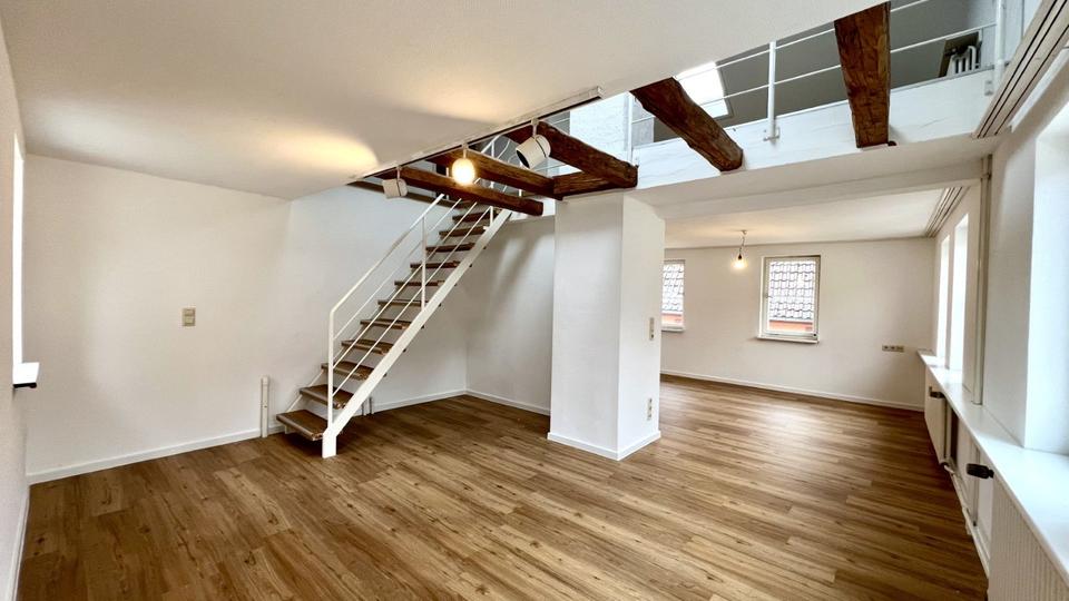 Großzügige 5,5-Zimmer-Maisonettewohnung mit Balkon, EBK & Garage 5.5 zimmer